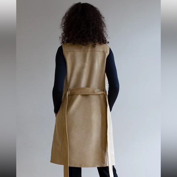 Aritzia Babaton Malley Vest in Dark Green colour/Size XS - Picture 3 of 7